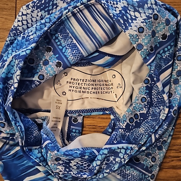 XS new walk on the beach tankini swim razor back top ans skirt. Mult blue design - Picture 3 of 7